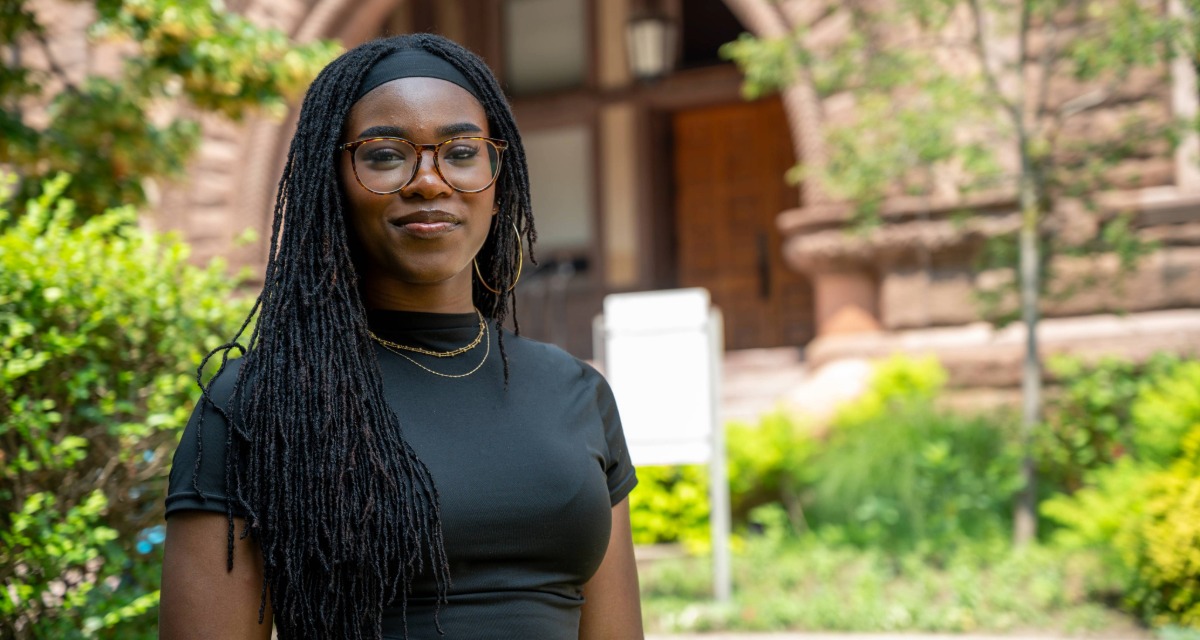 Zara Awanife stands in front of Old Vic building.